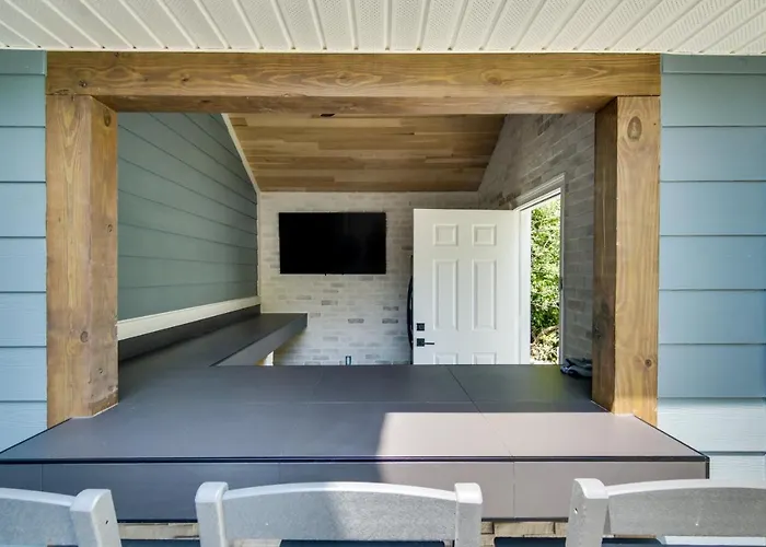 Near Beach: Family-friendly In Ocean *